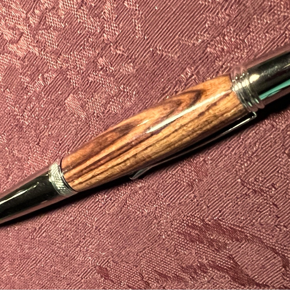 HAND Turned Twist Pen Crafted from Rosewood (Rollerball).